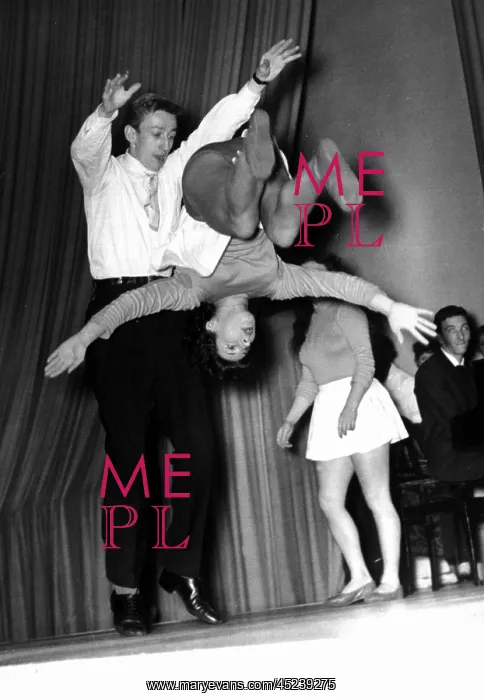 : Be-Bop. A couple presents a dance element during the German-French Be-Bop : Be-Bop. A couple presents a dance element during the German-French Be-Bop