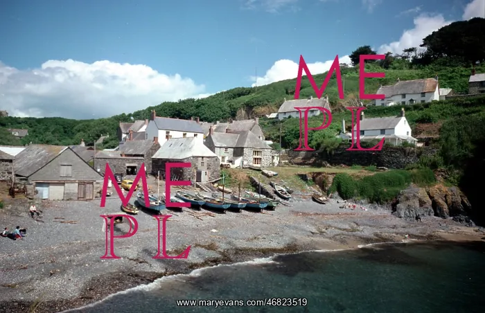 : The beach, Cadgwith, The Lizard : The beach, Cadgwith, The Lizard