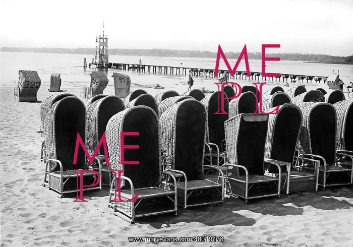 : Beach chairs in Wannsee, 1933 : Beach chairs in Wannsee, 1933