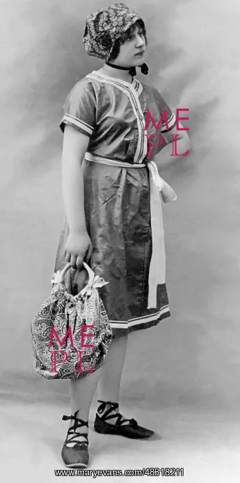 : Beach fashion, 1913 : Beach fashion, 1913