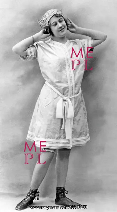 : Beach fashion, 1913 : Beach fashion, 1913