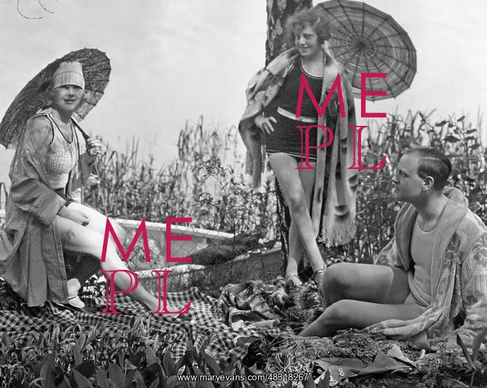 : Beach fashion, 1920s : Beach fashion, 1920s