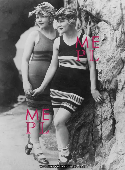 : Beach fashion, 1925 : Beach fashion, 1925