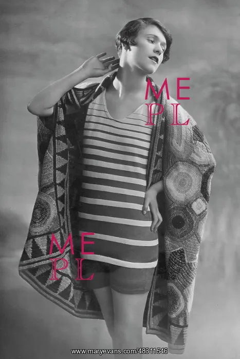 : Beach fashion, 1927 / 28 : Beach fashion, 1927 / 28