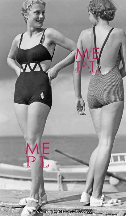 : Beach fashion, 1935 : Beach fashion, 1935
