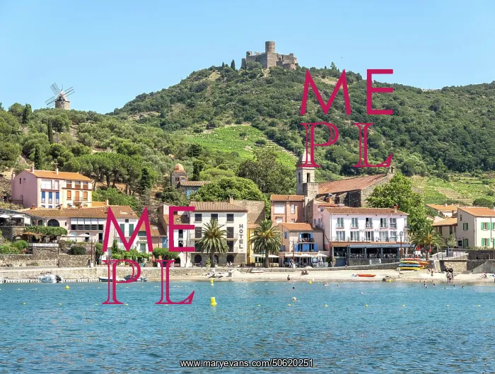 : Beach and Fort Saint-Elme, Collioure, Pyrenees-Orientales : Beach and Fort Saint-Elme, Collioure, Pyrenees-Orientales