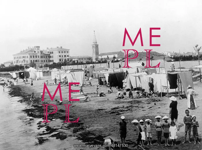 : The beach of Grado, 1910 : The beach of Grado, 1910