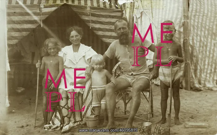 : Grado. Beach life in Grado. August 19, 1908 photograph : Grado. Beach life in Grado. August 19, 1908 photograph