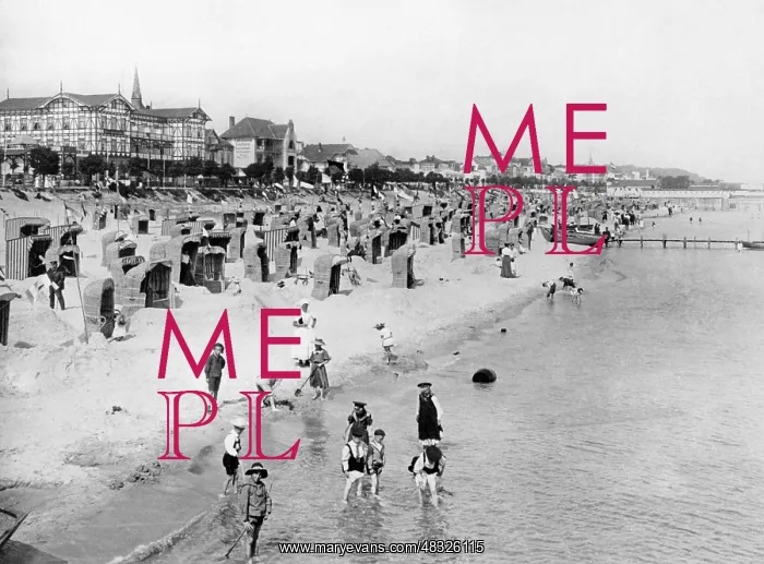: Beach life on Ruegen in the beach resort of Binz, 1908 : Beach life on Ruegen in the beach resort of Binz, 1908