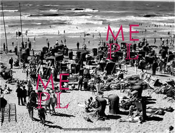 : BEACH SCENE 1960S : BEACH SCENE 1960S