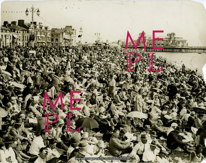 : The beach at Southsea on 7 September 1929 during the 192 : The beach at Southsea on 7 September 1929 during the 192