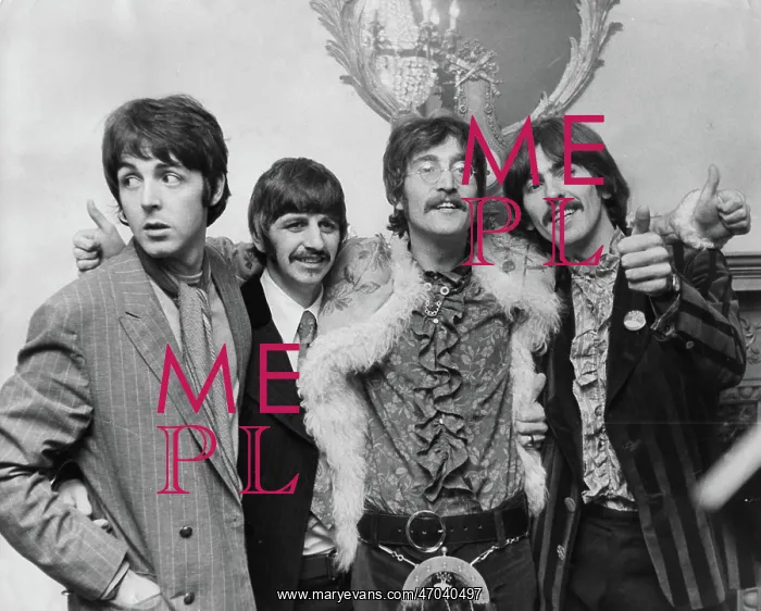 : The Beatles - Paul, Ringo, John and George : The Beatles - Paul, Ringo, John and George