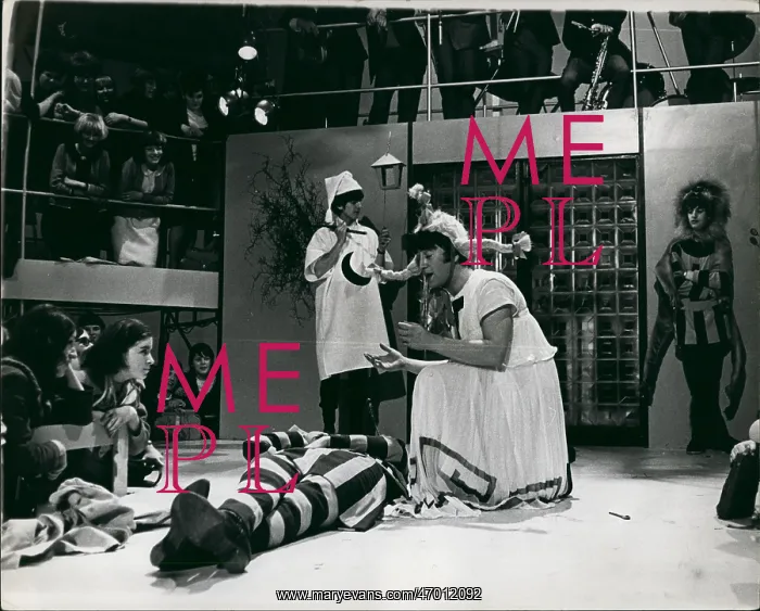 : Beatles in Pyramus and Thisbe scene from Shakespeare : Beatles in Pyramus and Thisbe scene from Shakespeare