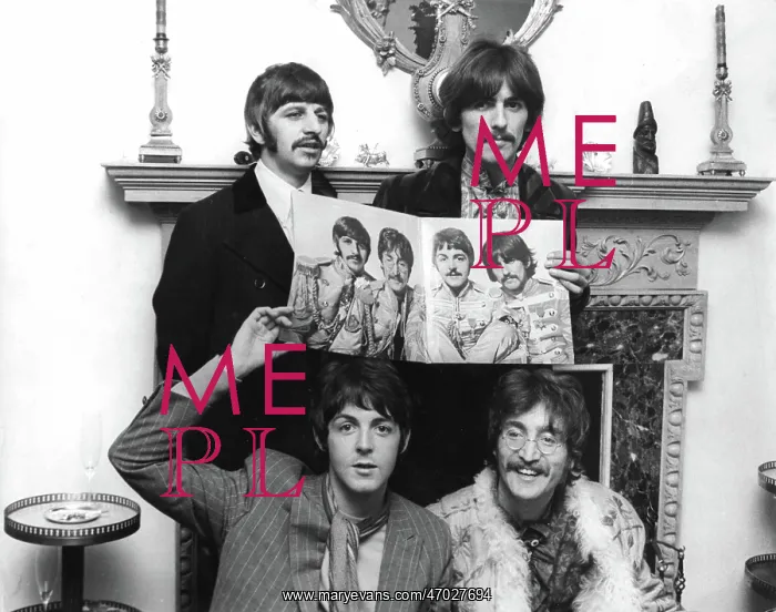 : The Beatles with Sergeant Pepper album : The Beatles with Sergeant Pepper album