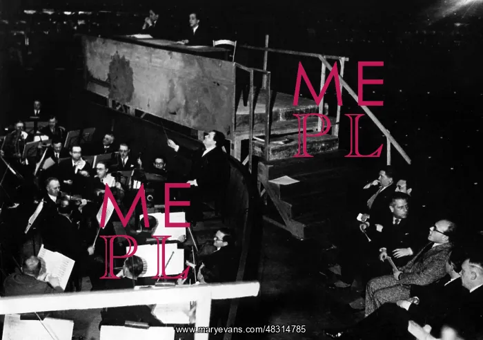 : The Beautiful Helena in Berlin, 1932 : The Beautiful Helena in Berlin, 1932