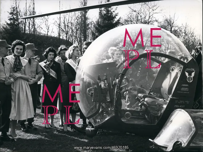 : Three beauty queens looking at a helicopter, Germany : Three beauty queens looking at a helicopter, Germany