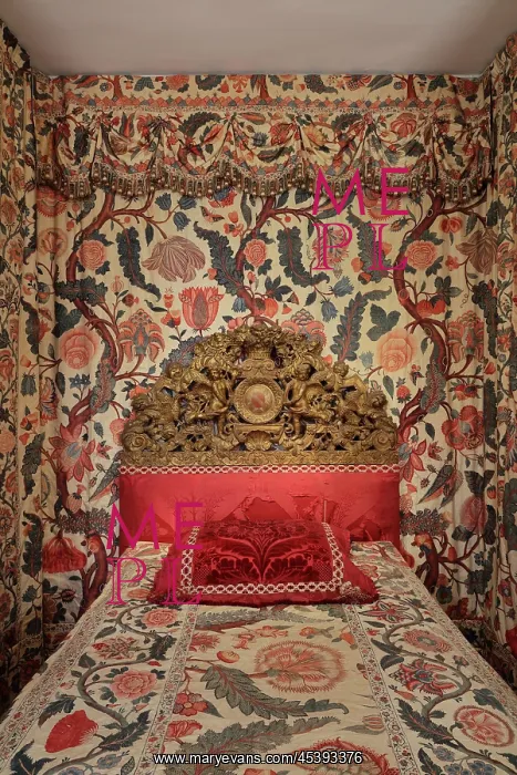 : Bed of Adrien de Noailles, Chateau de Maintenon : Bed of Adrien de Noailles, Chateau de Maintenon