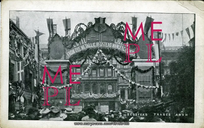 : Bedstead Trades Arch during the Royal Visit, Birmingham : Bedstead Trades Arch during the Royal Visit, Birmingham