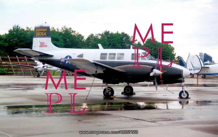 : Beech 65 Queen Air N817Q - 82-24054 : Beech 65 Queen Air N817Q - 82-24054