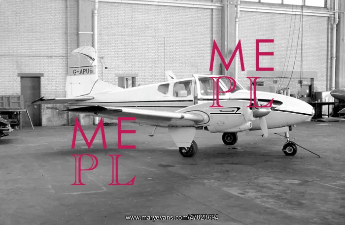: Beech B95 TravelAir G-APUB : Beech B95 TravelAir G-APUB