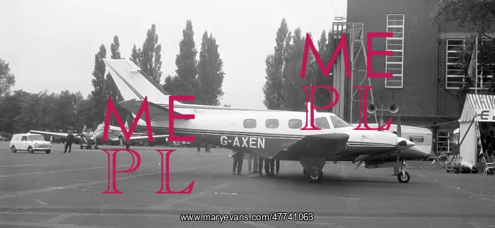: Beechcraft 60 Duke G-AXEN : Beechcraft 60 Duke G-AXEN