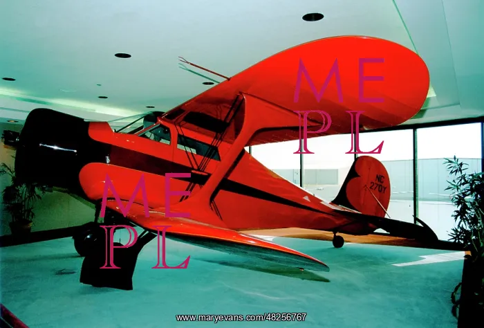 : Beechcraft B17L Staggerwing NC270Y : Beechcraft B17L Staggerwing NC270Y
