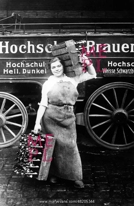 : Beer deliverer in Berlin, 1916 : Beer deliverer in Berlin, 1916