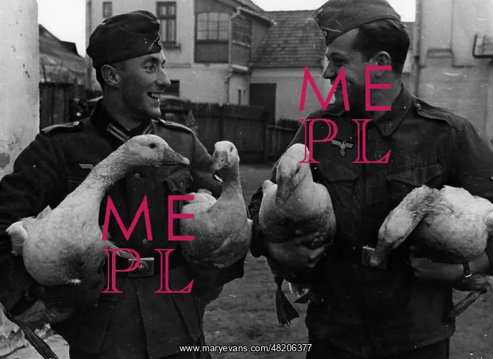 : Beginning of the attack on 01.09.1939, German soldiers with : Beginning of the attack on 01.09.1939, German soldiers with