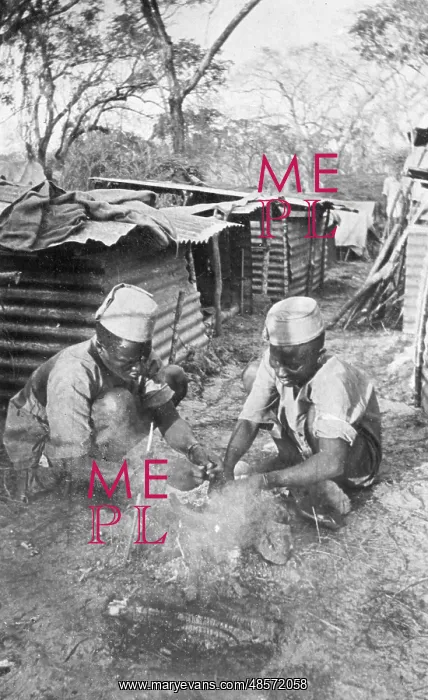 : Belgian askaris preparing a meal, Lindi area, WW1 : Belgian askaris preparing a meal, Lindi area, WW1