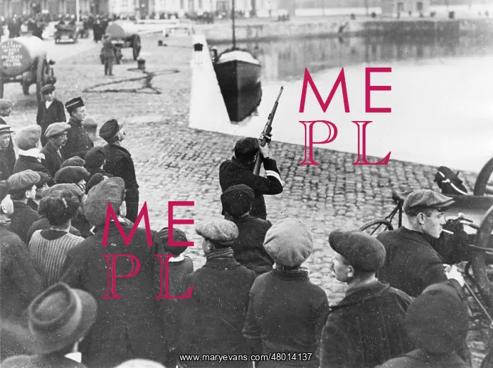 : Belgian civilians on a quayside, WW1 : Belgian civilians on a quayside, WW1