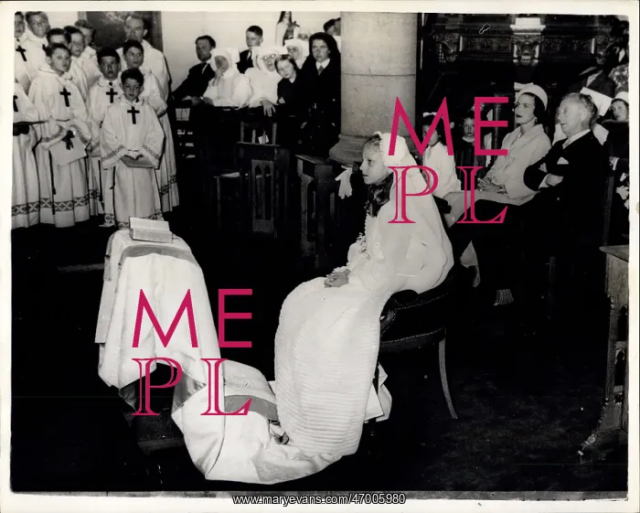 : Belgian princesses in Holy Communion service : Belgian princesses in Holy Communion service