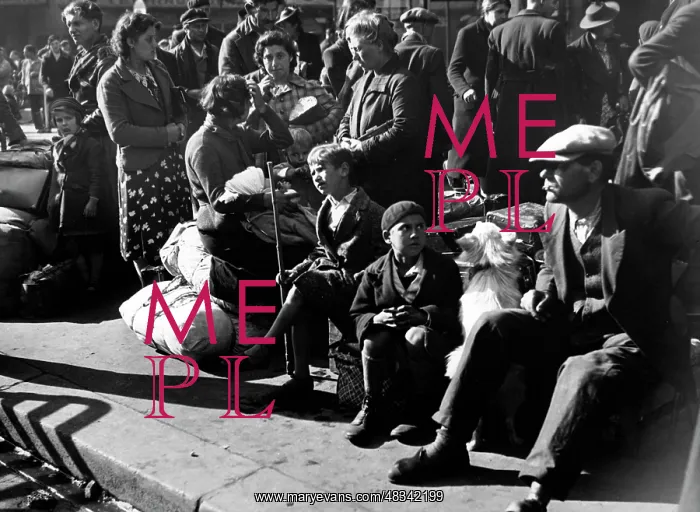 : Belgian refugees in Paris, 1940 : Belgian refugees in Paris, 1940