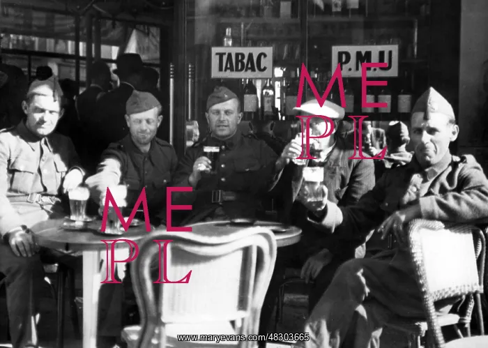 : Belgian soldiers in a bar in Paris, 1940 : Belgian soldiers in a bar in Paris, 1940