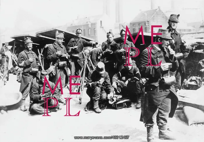 : Belgian soldiers eating, Western Front, WW1 : Belgian soldiers eating, Western Front, WW1