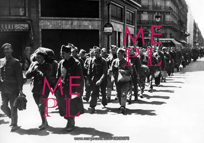 : Belgian soldiers in Paris, 1940 : Belgian soldiers in Paris, 1940