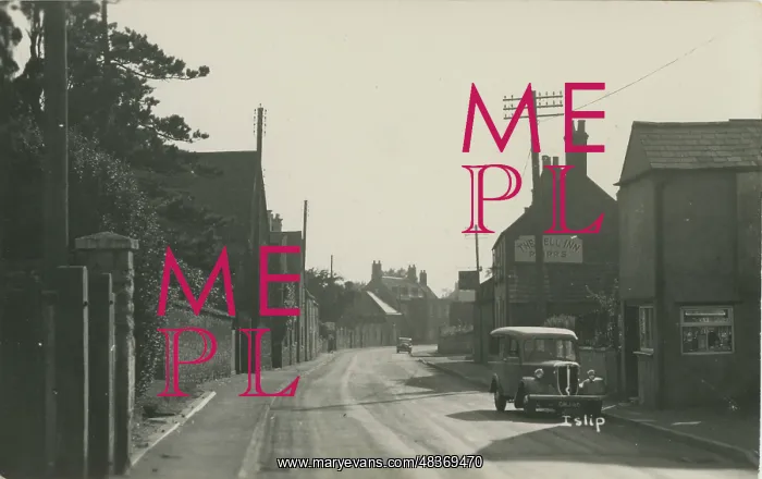 : The Bell Inn and High Street : The Bell Inn and High Street
