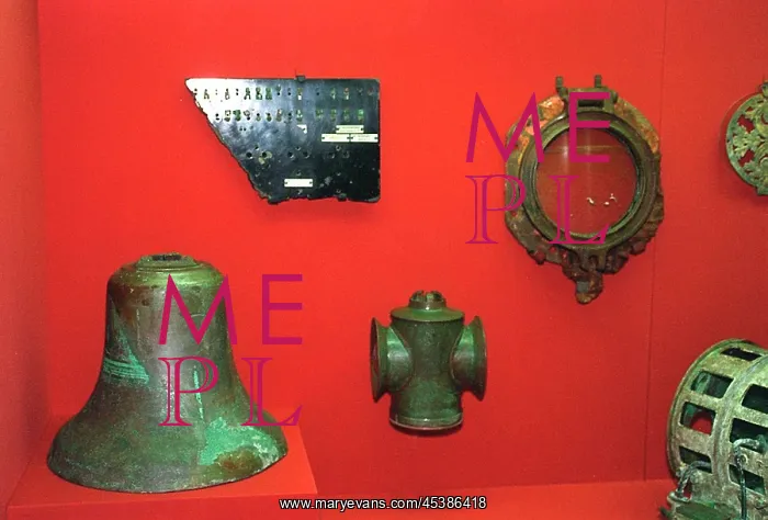 : Bell, Porthole and other artifacts from the RMS Titanic : Bell, Porthole and other artifacts from the RMS Titanic