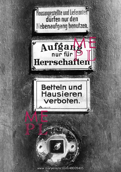 : Bell and signs on a front door in Berlin, around 1900 : Bell and signs on a front door in Berlin, around 1900