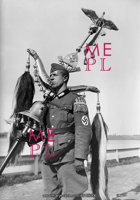 : Bell-tree carrier of the RAD, 1941 : Bell-tree carrier of the RAD, 1941