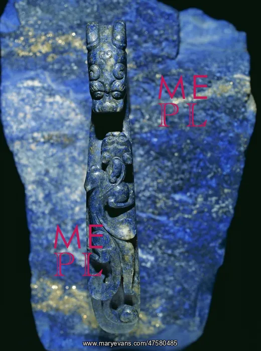 : Belt-hook in lapis lazuli : Belt-hook in lapis lazuli