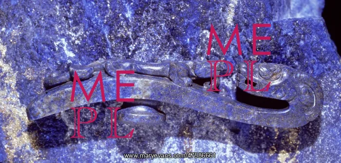 : Belt-hook in lapis lazuli : Belt-hook in lapis lazuli