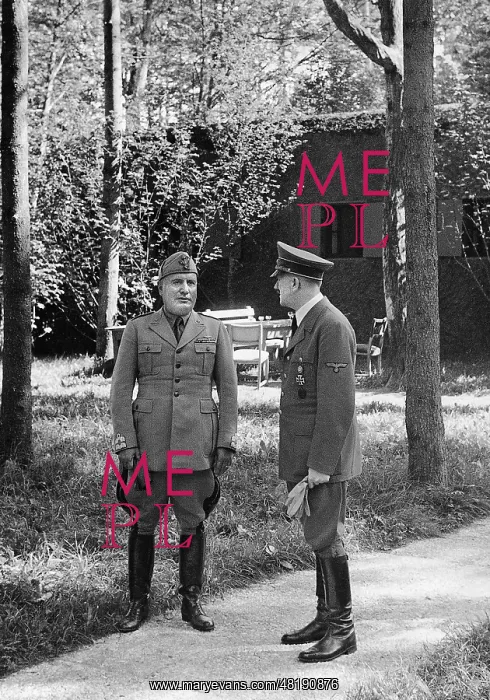 : Benito Mussolini and Adolf Hitler in his headquarters Wolfss : Benito Mussolini and Adolf Hitler in his headquarters Wolfss