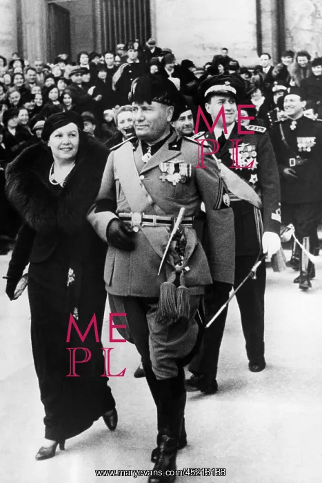 : Benito Mussolini (center), after attending ? : Benito Mussolini (center), after attending ?