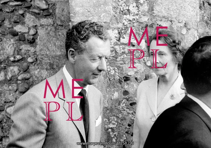 : Benjamin Britten and Fidelity Countess of Cranbrook : Benjamin Britten and Fidelity Countess of Cranbrook
