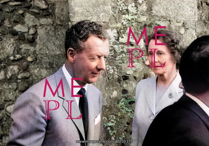: Benjamin Britten and Fidelity Countess of Cranbrook : Benjamin Britten and Fidelity Countess of Cranbrook