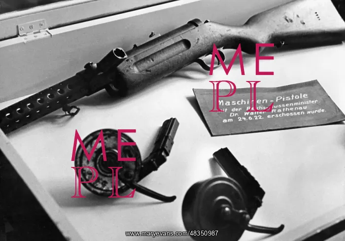 : Bergmann MP18 at an exhibition, 1931 : Bergmann MP18 at an exhibition, 1931