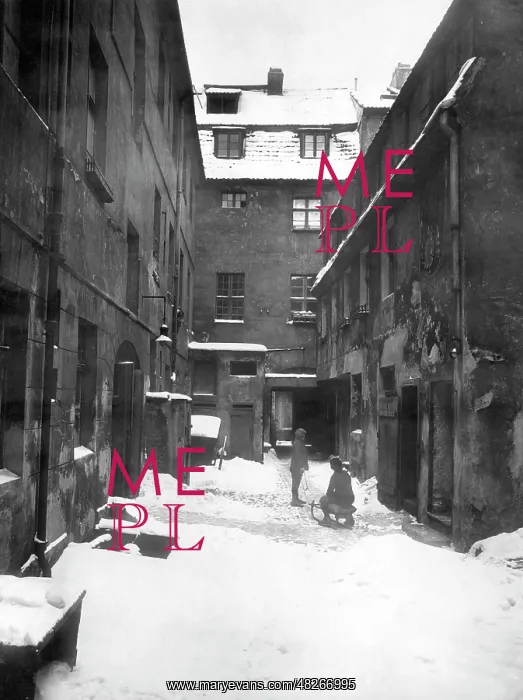 : Berlin backyard in winter, 1924 : Berlin backyard in winter, 1924