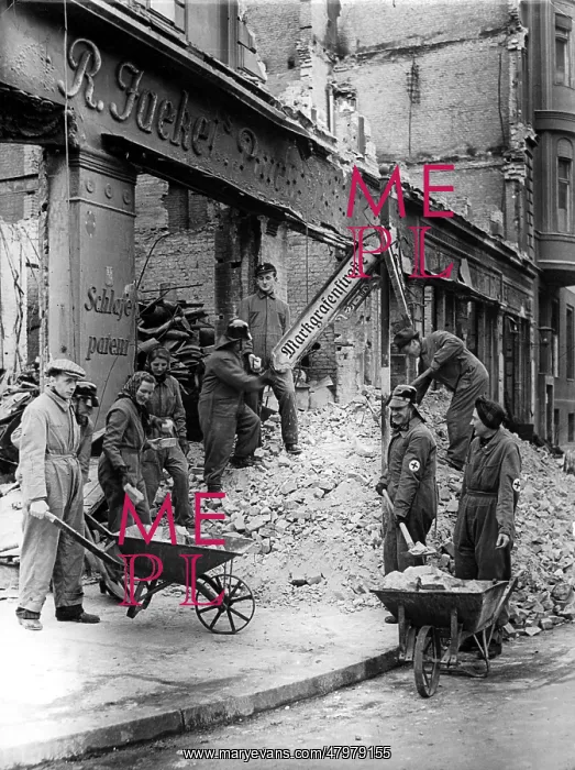 : Berlin Citizens Clearing Away Debris : Berlin Citizens Clearing Away Debris