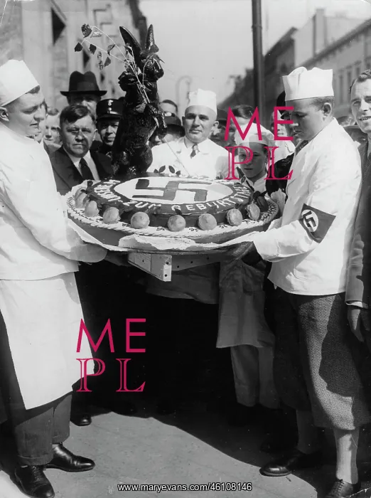 : A Berlin confectioner with a giant : A Berlin confectioner with a giant