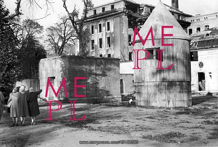 : Berlin - destroyed Reich Chancellery and bunker : Berlin - destroyed Reich Chancellery and bunker